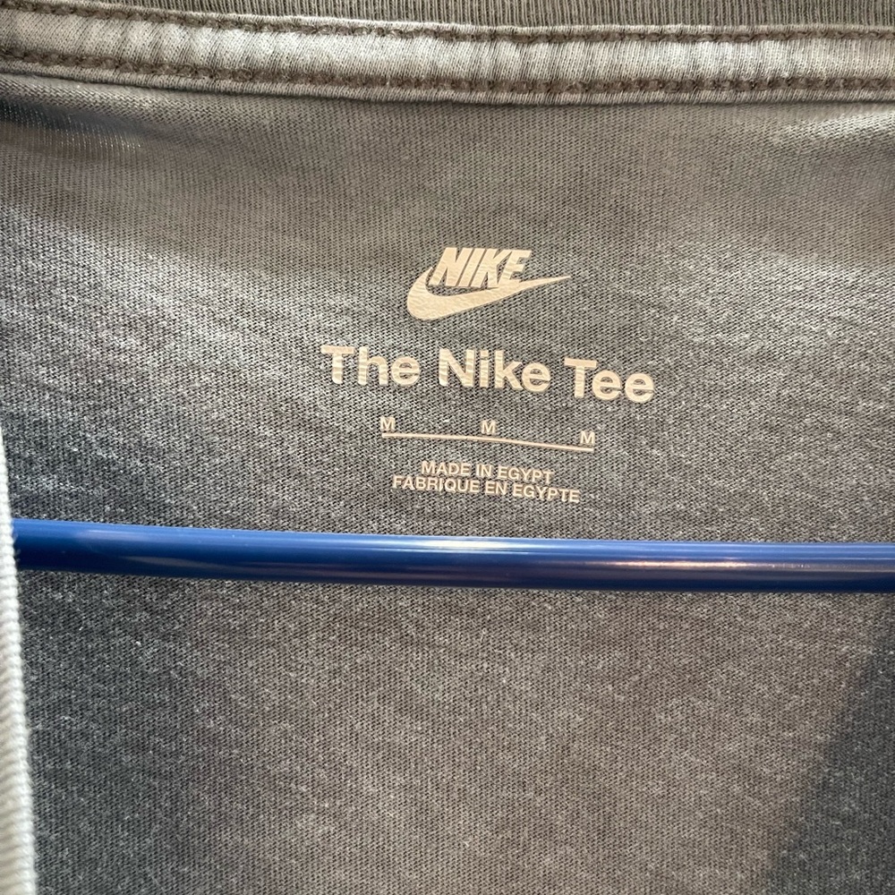 Nike T-Shirt Men's Medium Gray Washed Beach Vibes Palm Tree Graphic Cotton - Picture 3 of 3